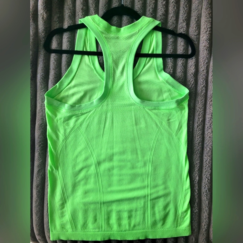 Momentum Seamless Tank